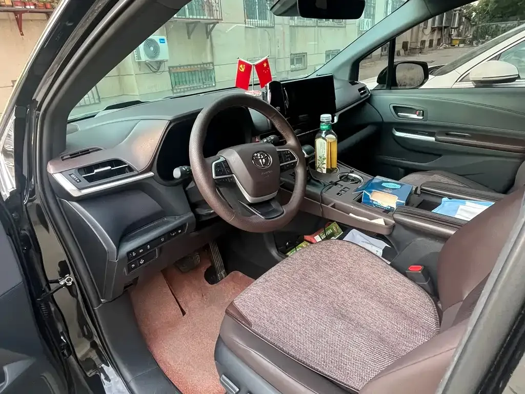 Toyota Granvia — фото 7