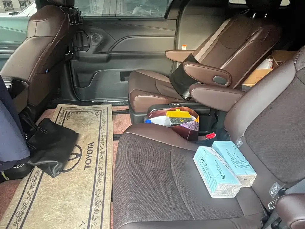 Toyota Granvia — фото 8