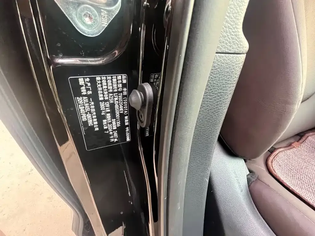 Toyota Granvia — фото 6
