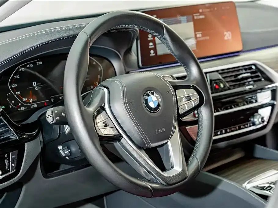BMW 5 Series — фото 10