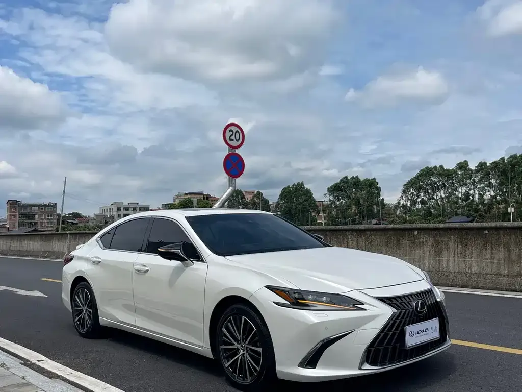 Lexus ES — фото 2