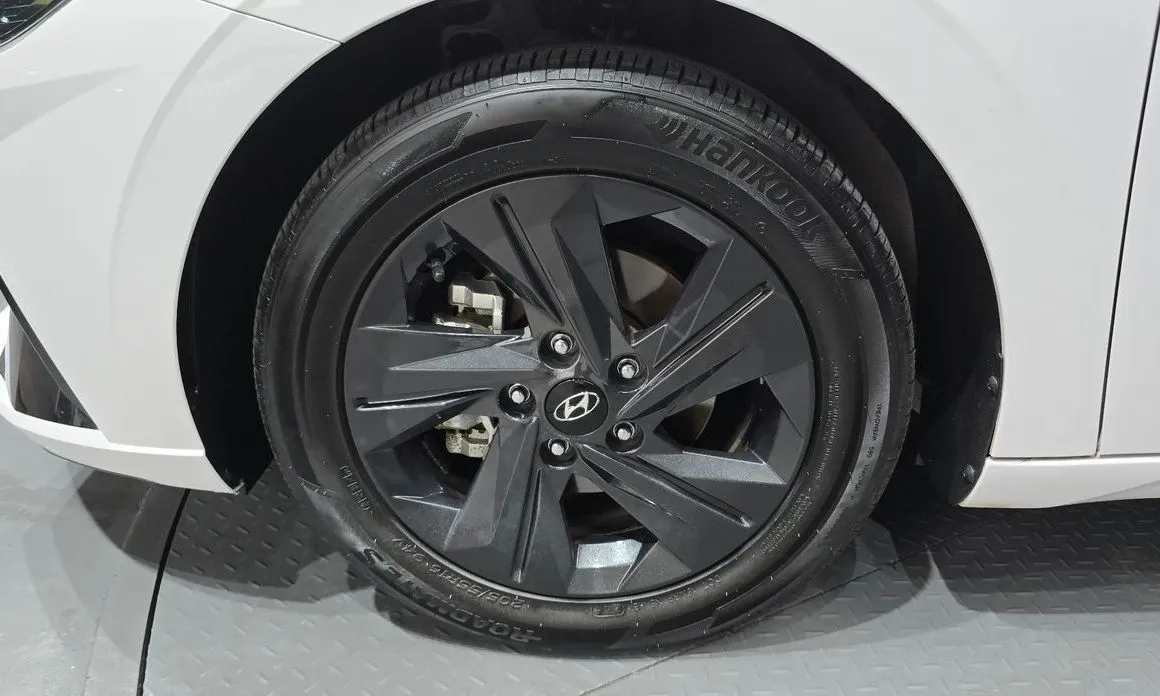 Hyundai AVANTE — фото 8