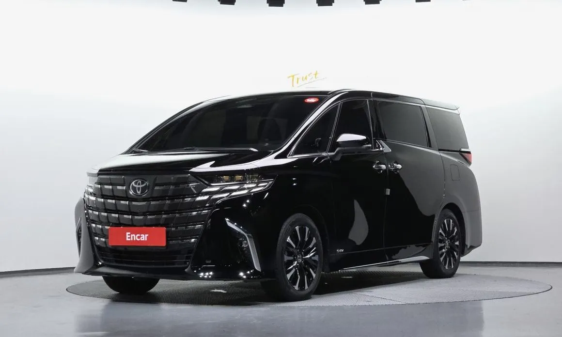 Toyota Alphard — фото 1
