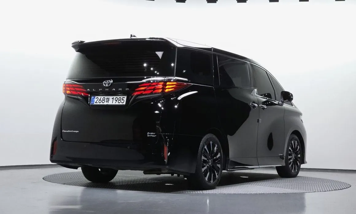Toyota Alphard — фото 3
