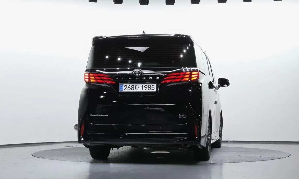 Toyota Alphard — фото 2