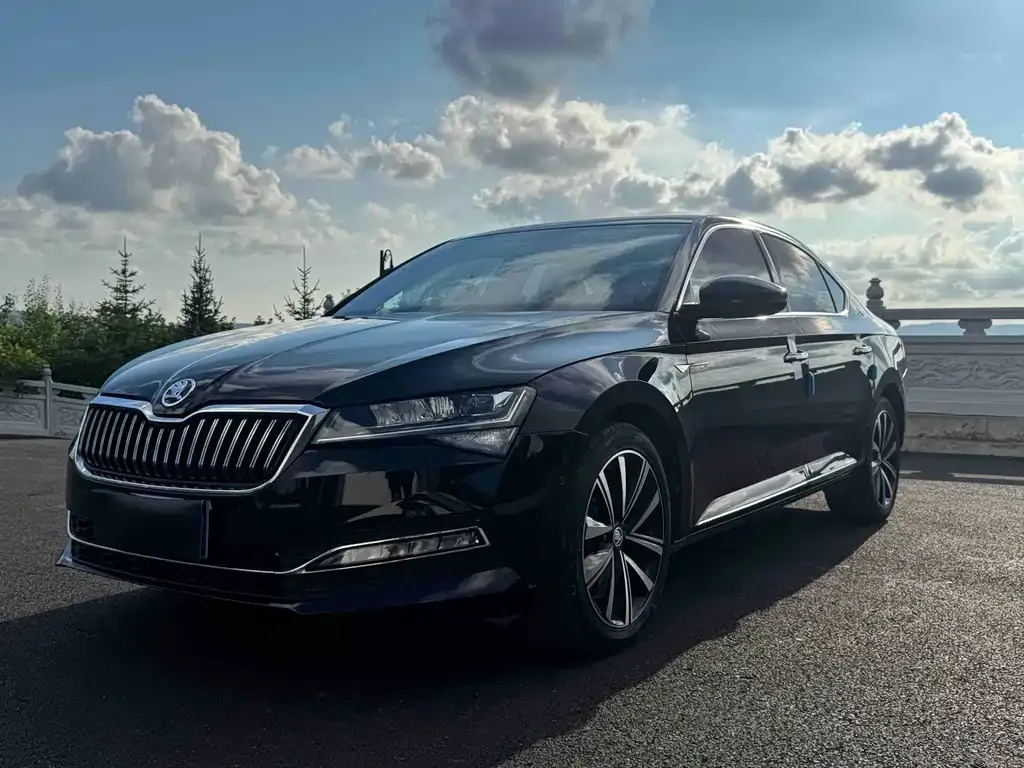 Skoda Superb — фото 1