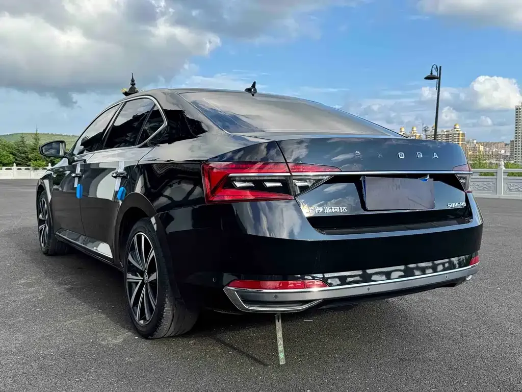 Skoda Superb — фото 4