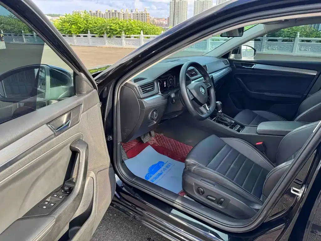 Skoda Superb — фото 7