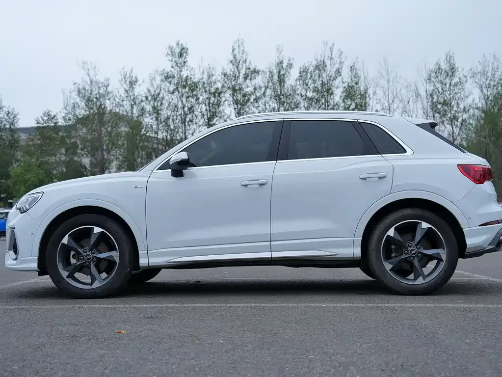 Audi Q3 — фото 10