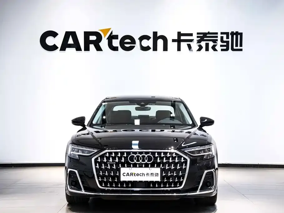 Audi A8 — фото 1