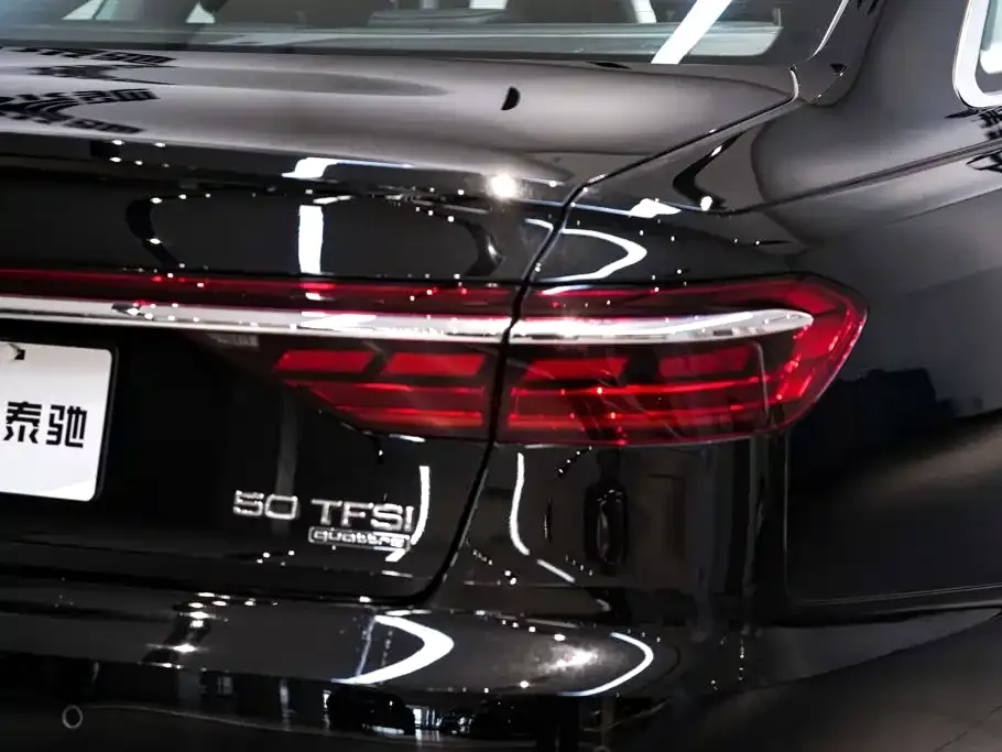 Audi A8 — фото 3