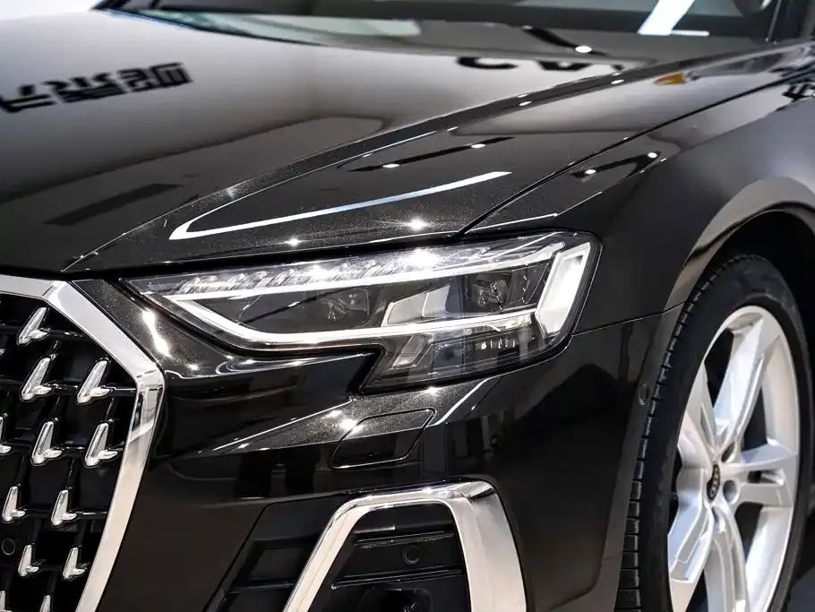 Audi A8 — фото 9