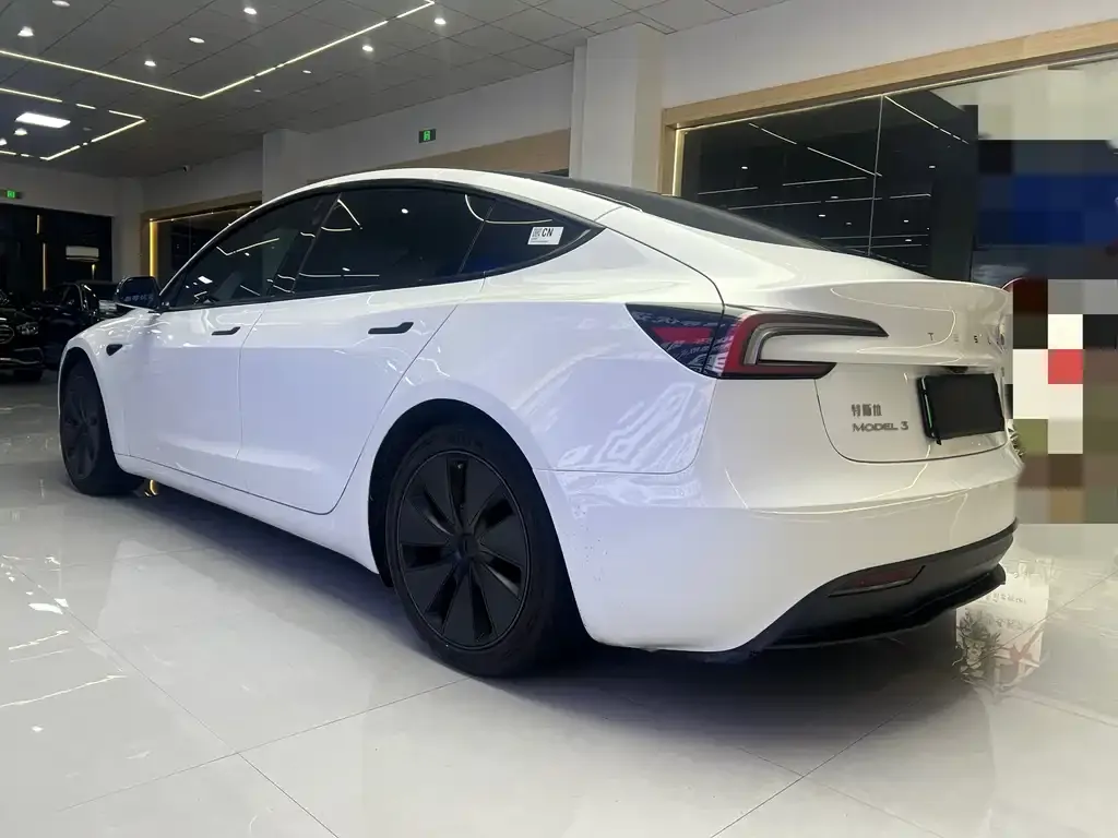 Tesla Model 3 — фото 2