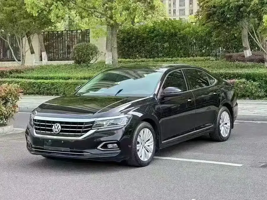 Volkswagen Passat — фото 1