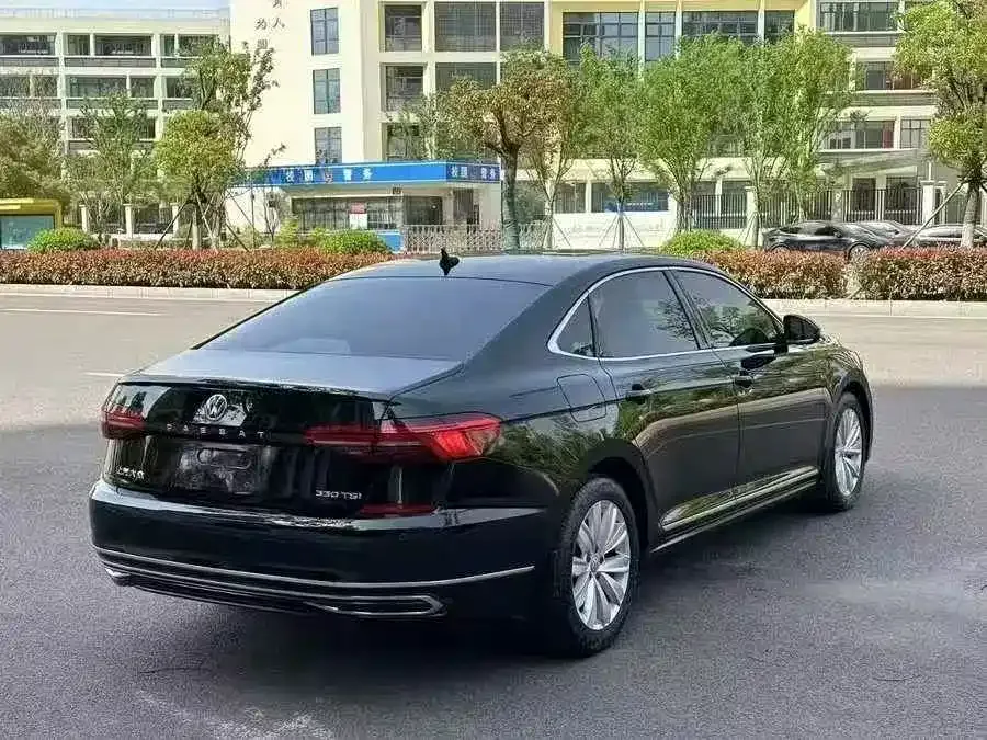 Volkswagen Passat — фото 7