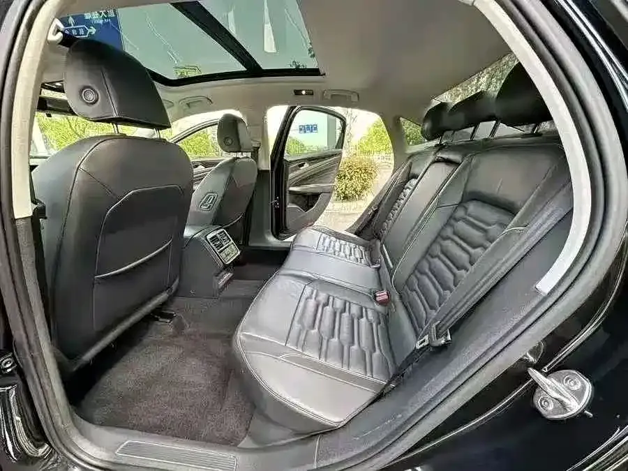 Volkswagen Passat — фото 8