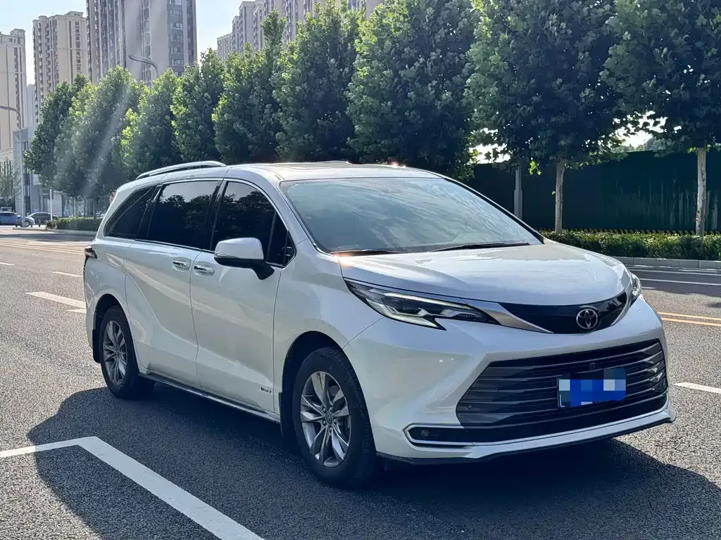 Toyota Sienna — фото 7