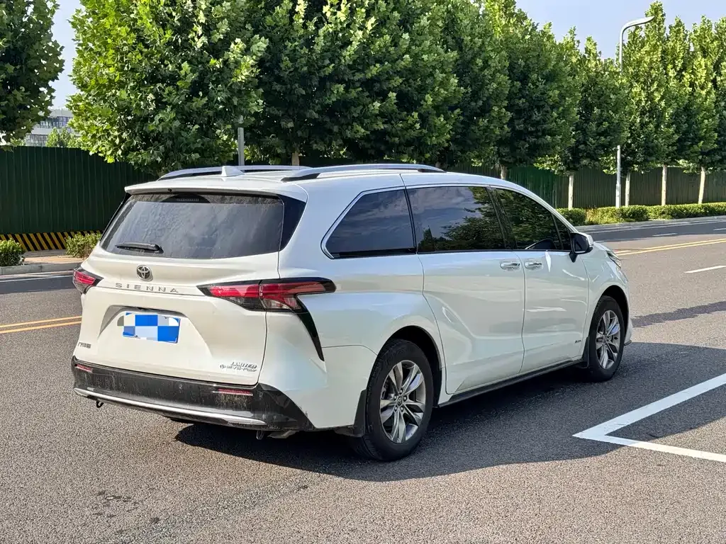 Toyota Sienna — фото 8