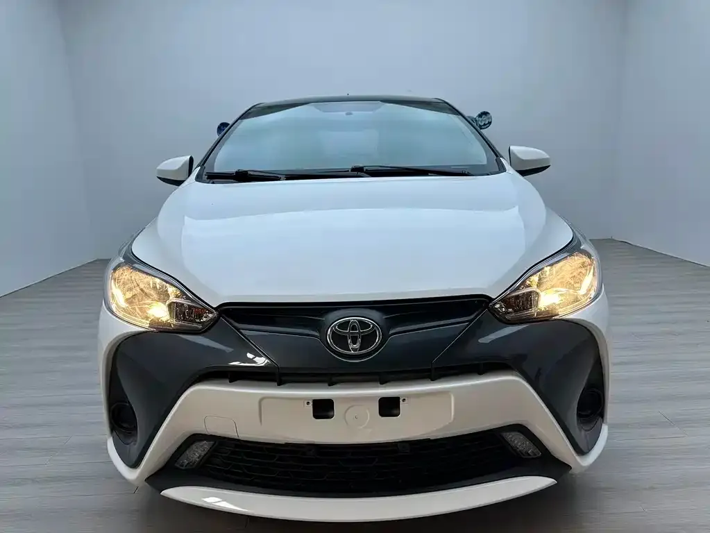 Toyota Yaris L — фото 3