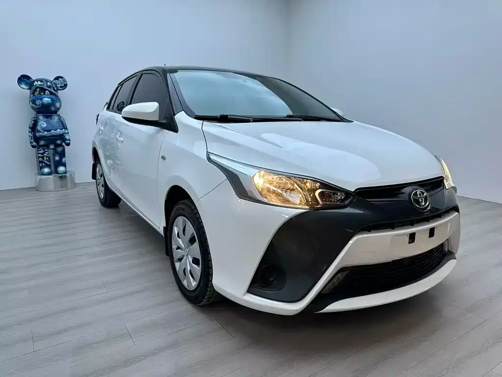 Toyota Yaris L — фото 6