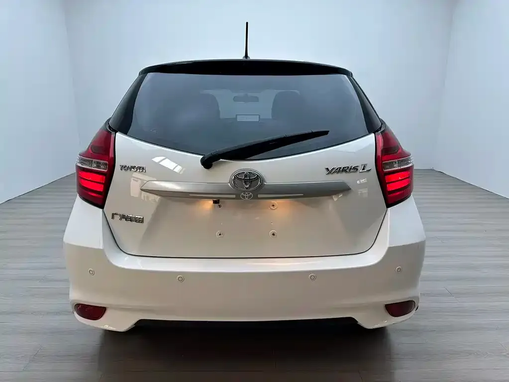 Toyota Yaris L — фото 8