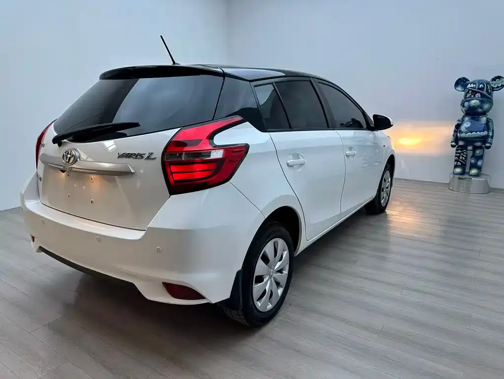 Toyota Yaris L — фото 5