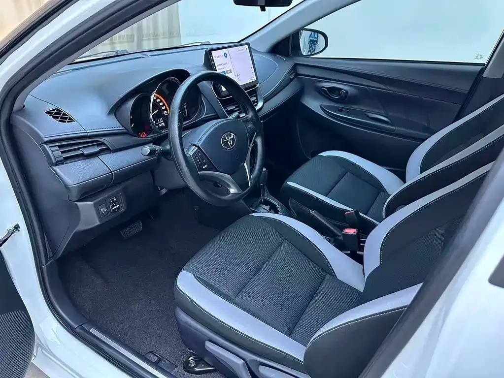 Toyota Yaris L — фото 9