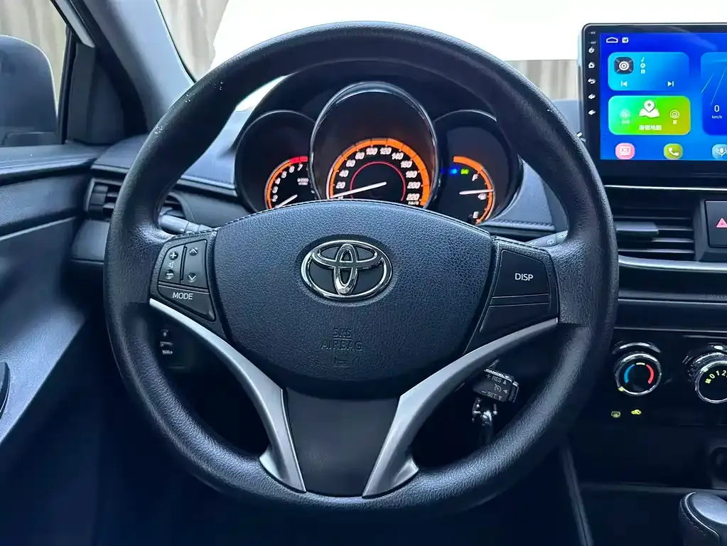 Toyota Yaris L — фото 10