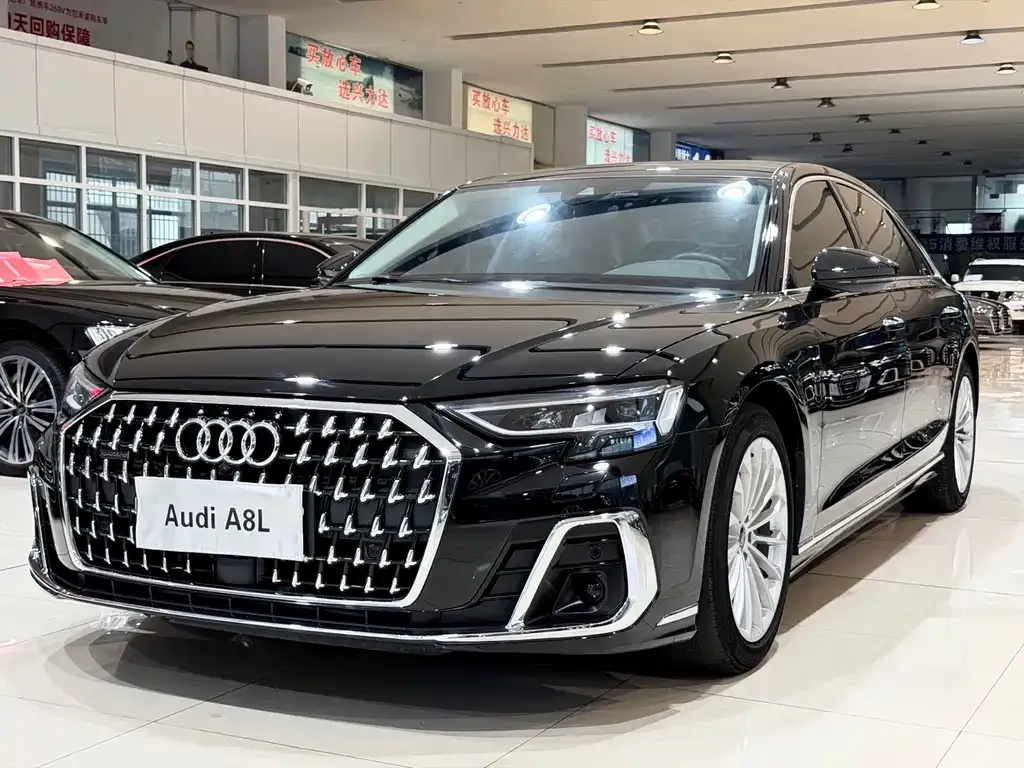 Audi A8 — фото 1