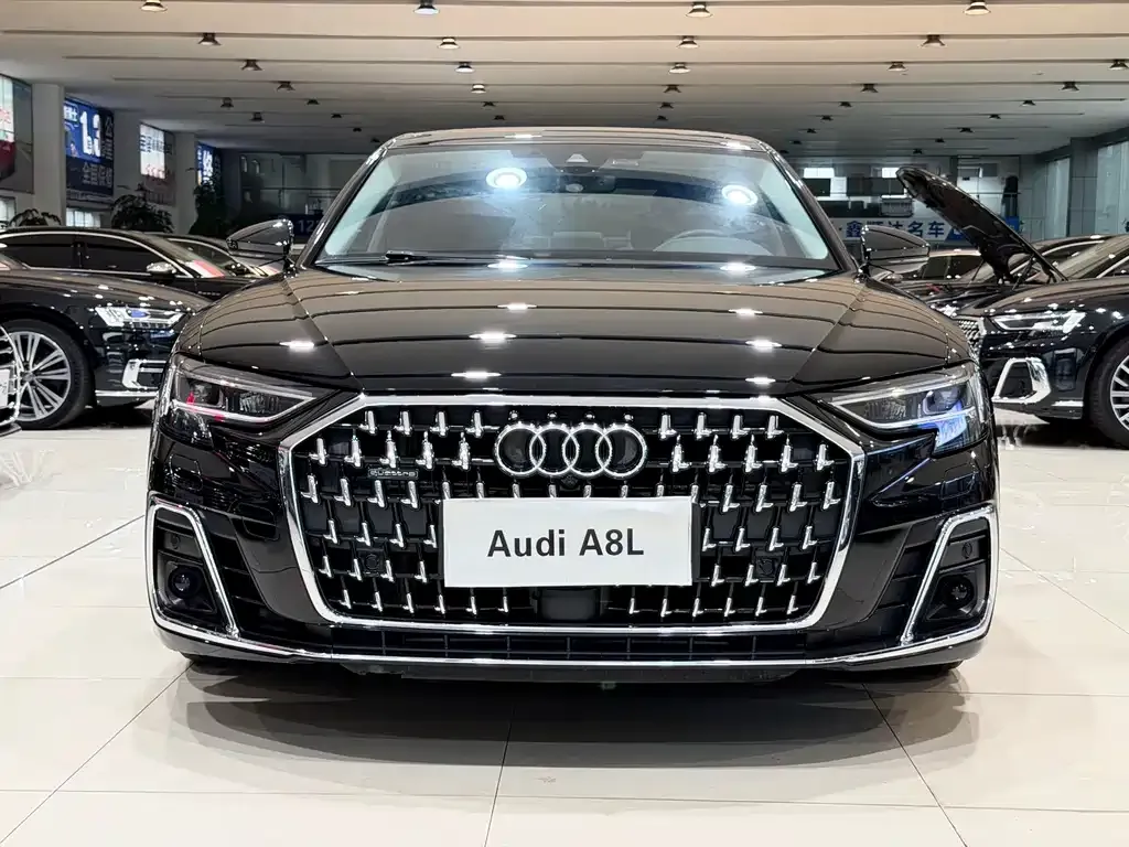 Audi A8 — фото 5