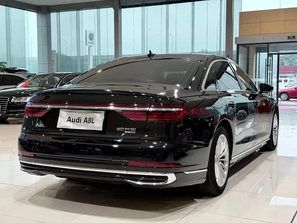 Audi A8 — фото 6