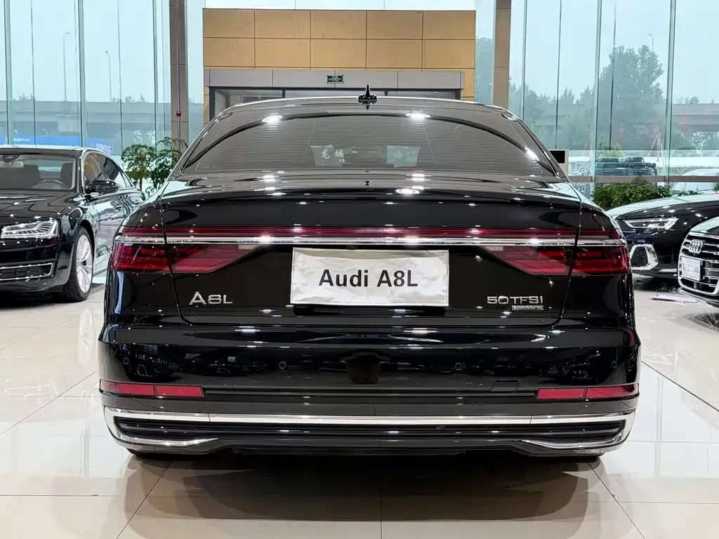 Audi A8 — фото 8