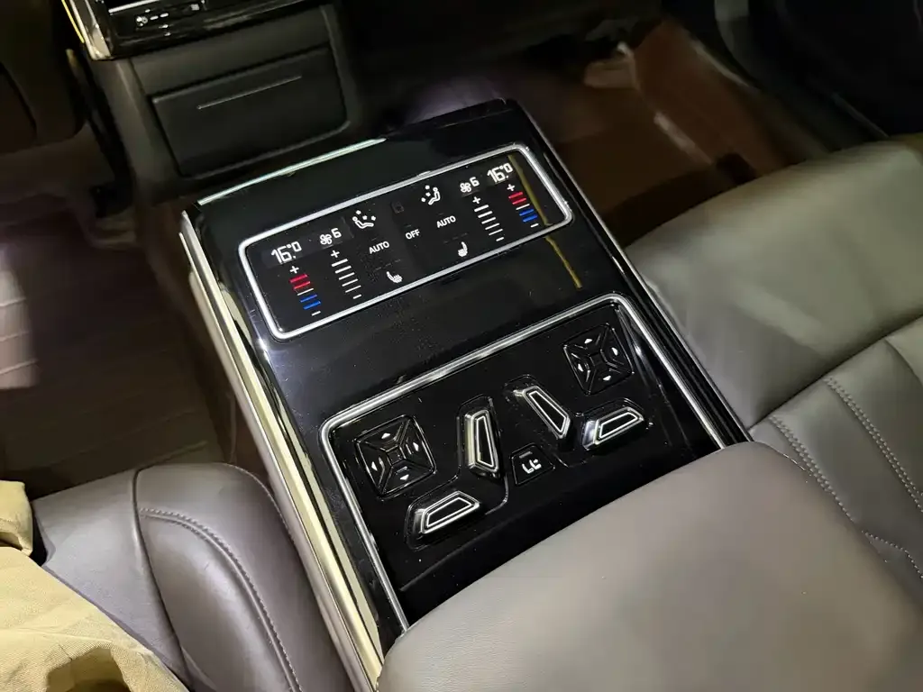 Audi A8 — фото 3
