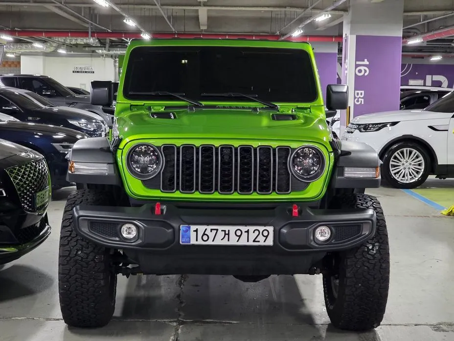 Jeep Wrangler — фото 1