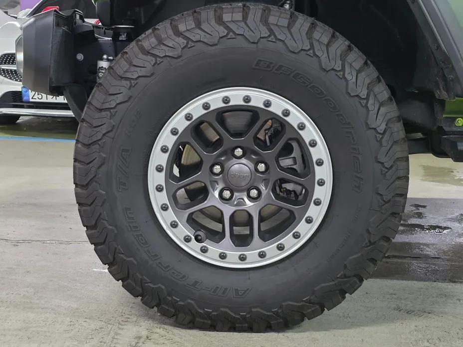 Jeep Wrangler — фото 10