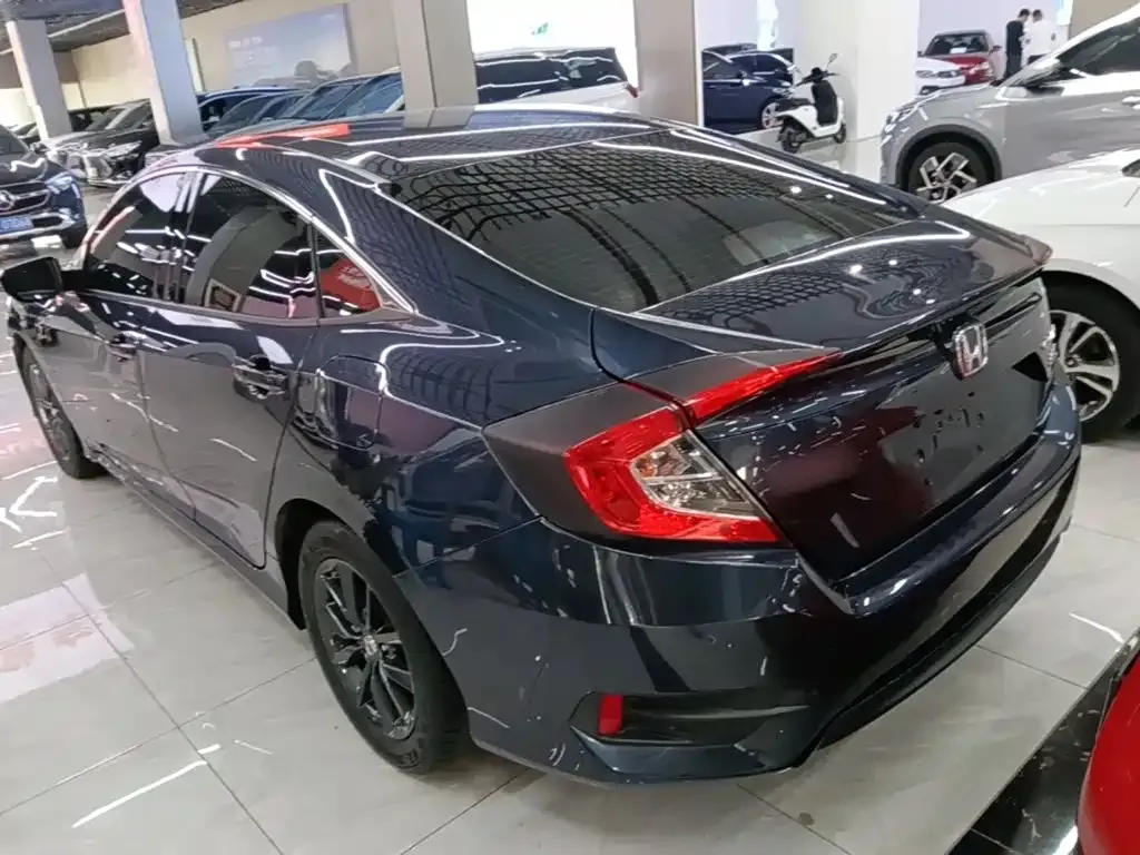 Honda Civic — фото 10