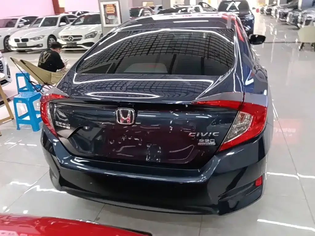 Honda Civic — фото 7
