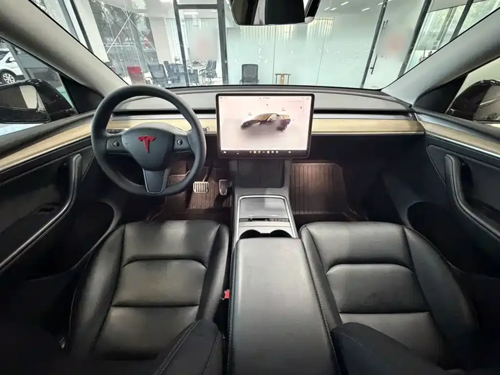 Tesla Model Y — фото 9