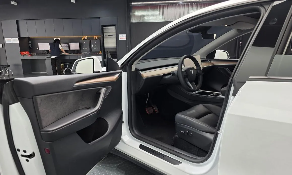 Tesla Model Y — фото 8