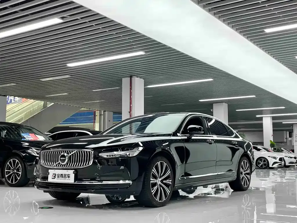 Volvo S90 — фото 1