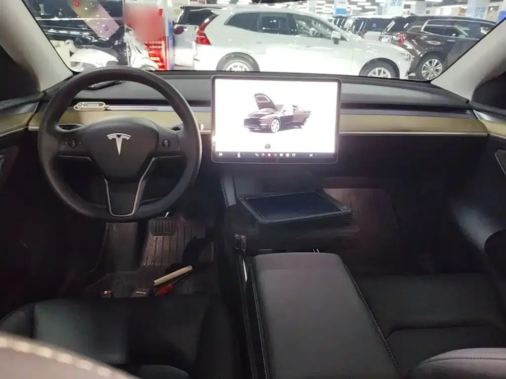 Tesla Model Y — фото 2