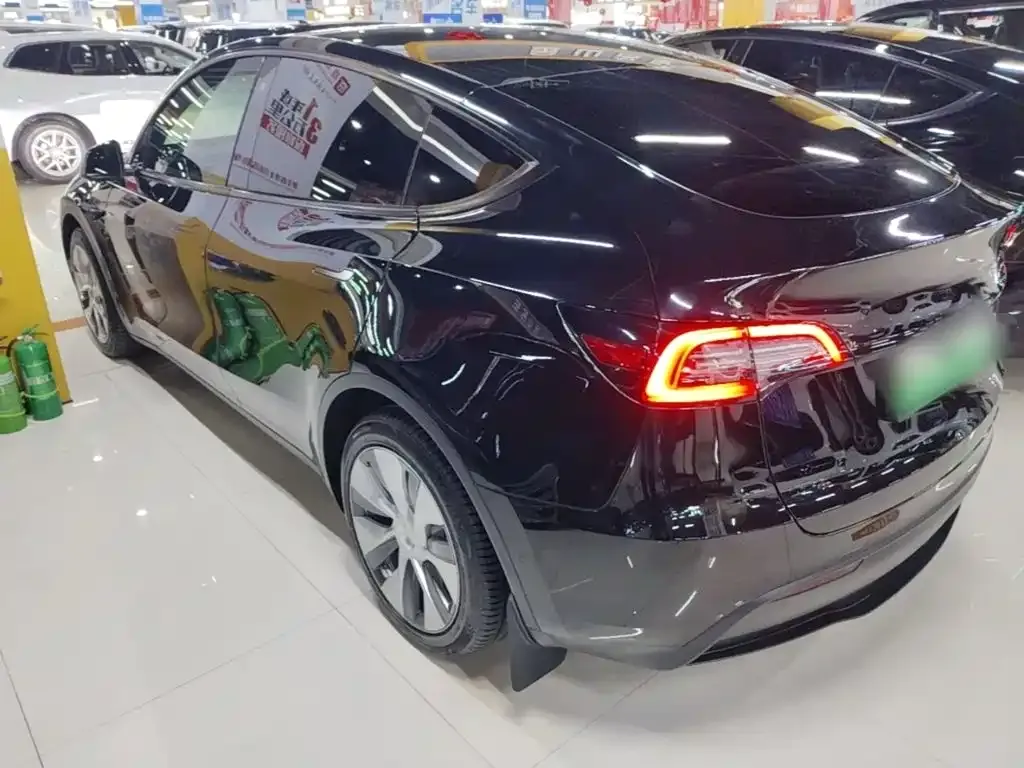 Tesla Model Y — фото 9