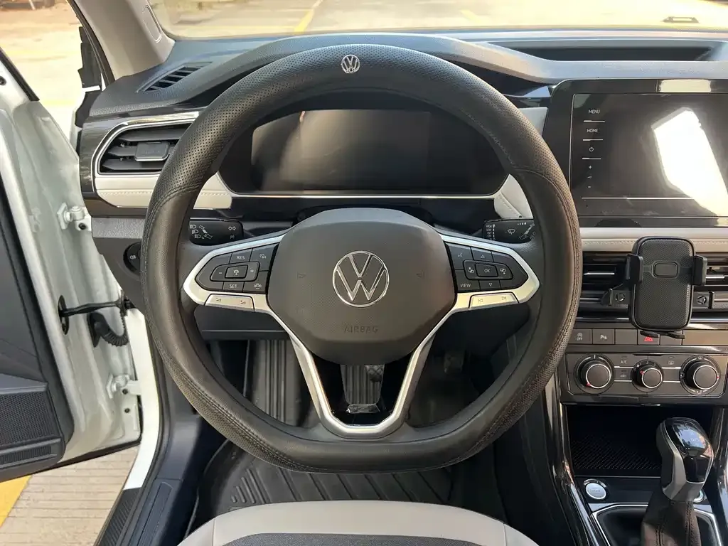 Volkswagen Tharu — фото 2