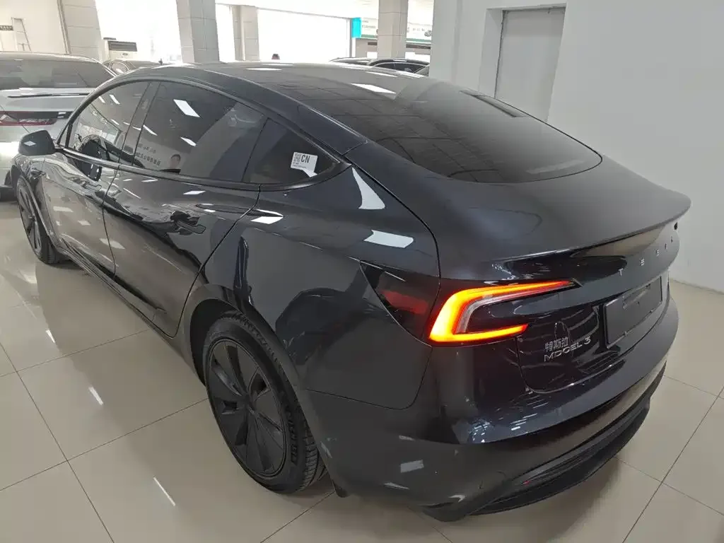 Tesla Model 3 — фото 3