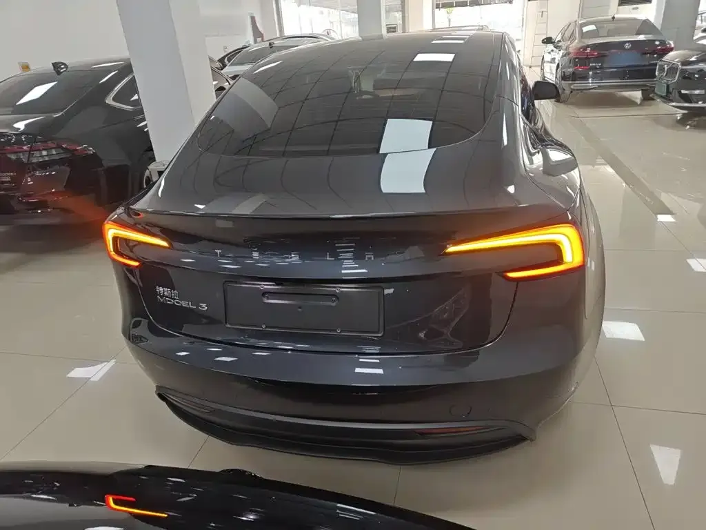 Tesla Model 3 — фото 7