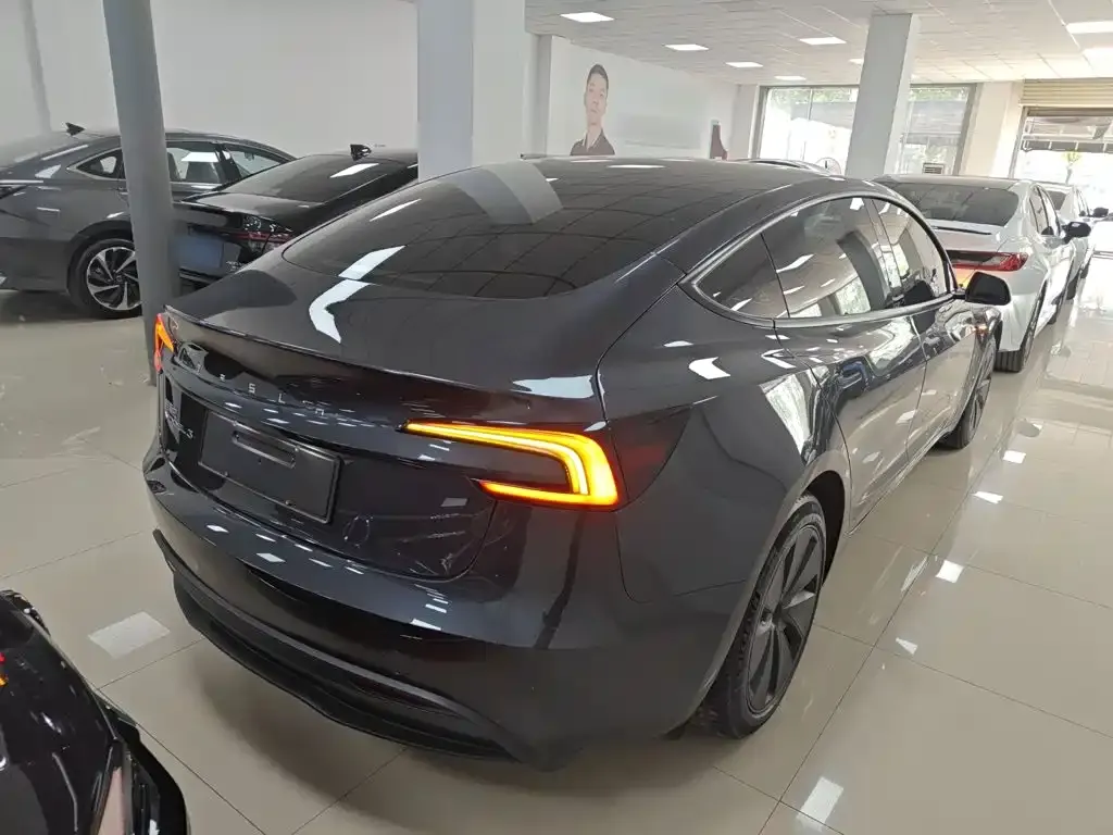 Tesla Model 3 — фото 10