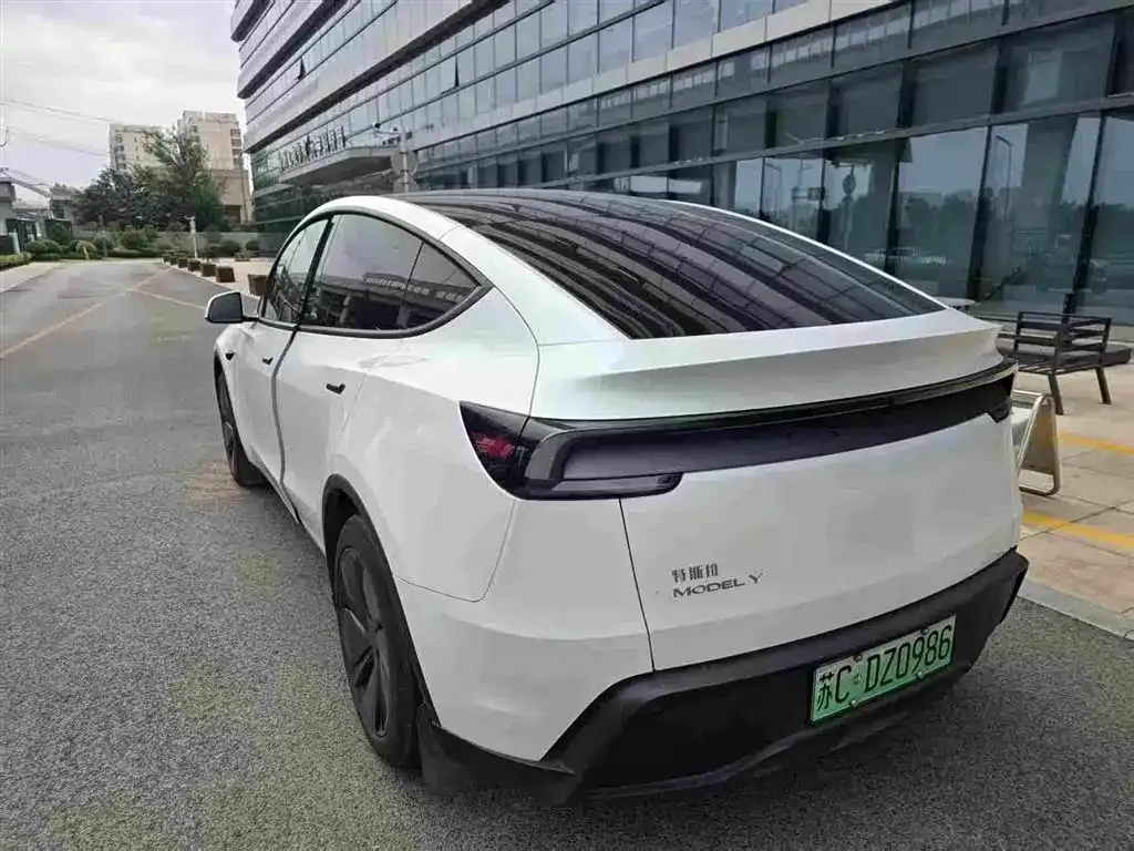 Tesla Model Y — фото 7