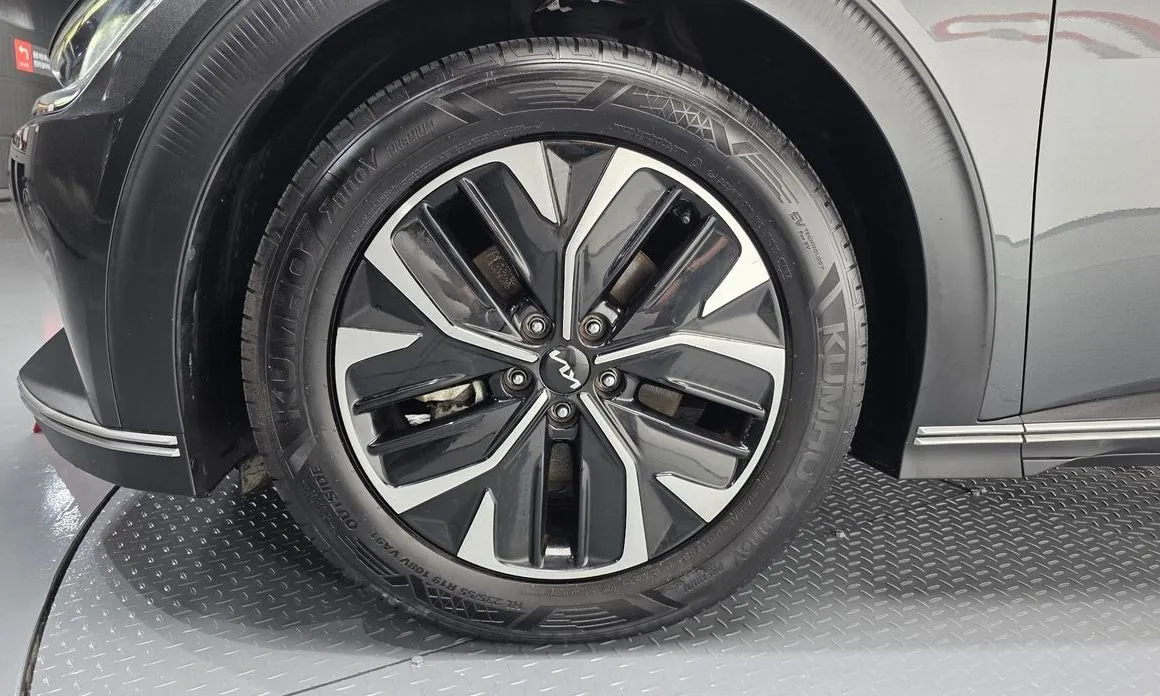 Kia EV6 2023 из KR, фото 2