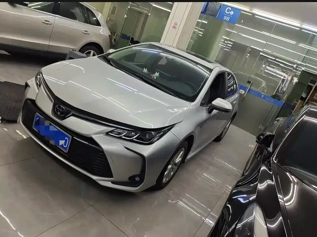 Toyota Corolla — фото 1