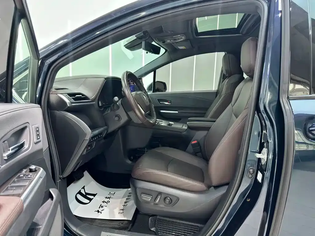 Toyota Granvia — фото 10
